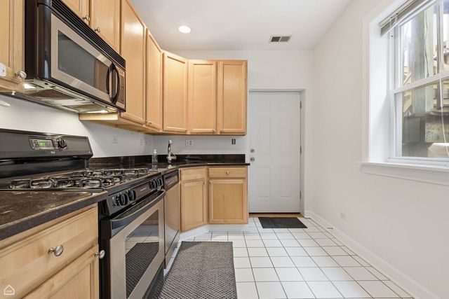 3222 W Berteau Avenue 2, Chicago, IL 60618