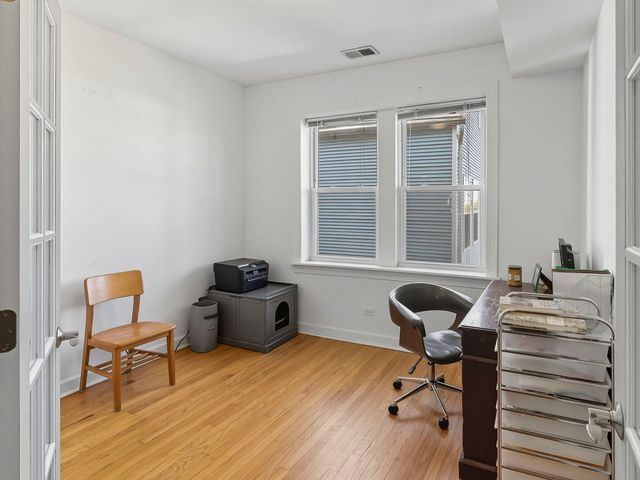 3222 W Berteau Avenue 2, Chicago, IL 60618