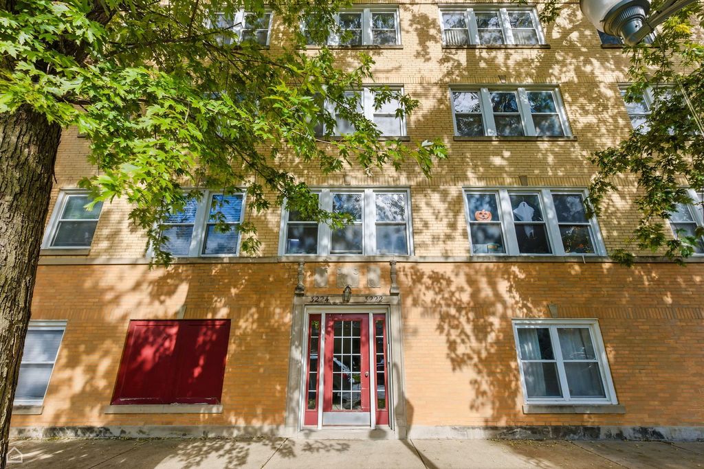 3222 W Berteau Avenue 2, Chicago, IL 60618