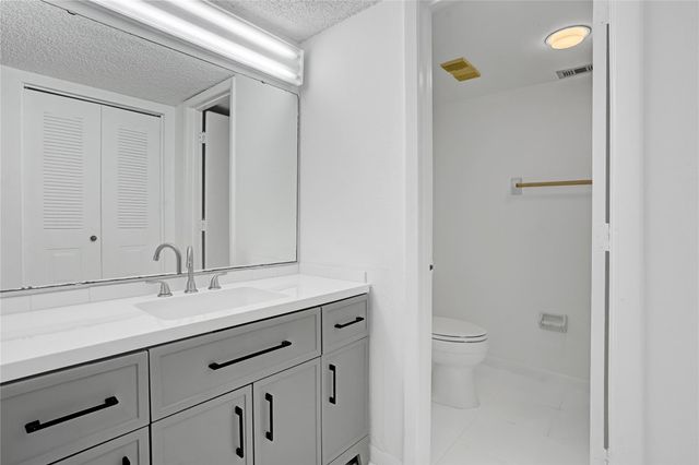 1560 SE Royal Green Cir S 103, Port St Lucie, FL 34952