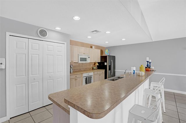 1560 SE Royal Green Cir S 103, Port St Lucie, FL 34952