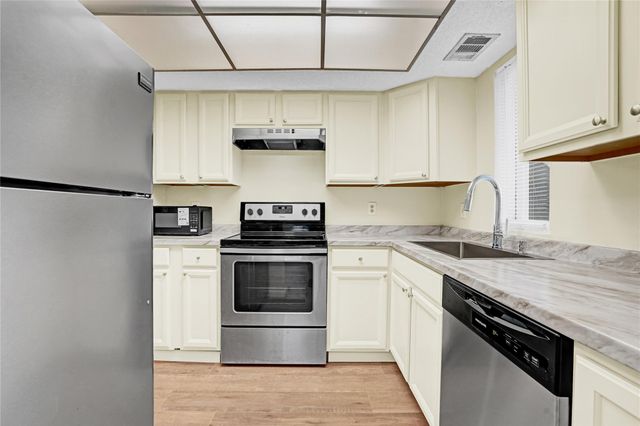 1560 SE Royal Green Cir S 103, Port St Lucie, FL 34952