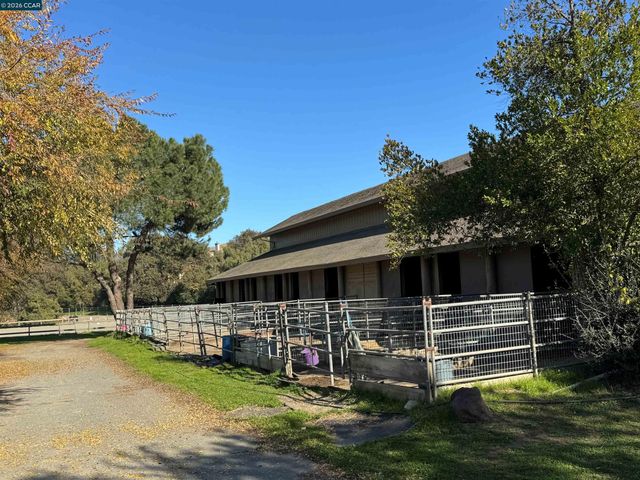 3124 Shire Lane, Walnut Creek, CA 94598