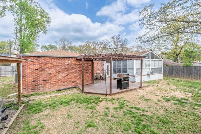 1704 War Eagle Drive, North Little Rock, AR 72116