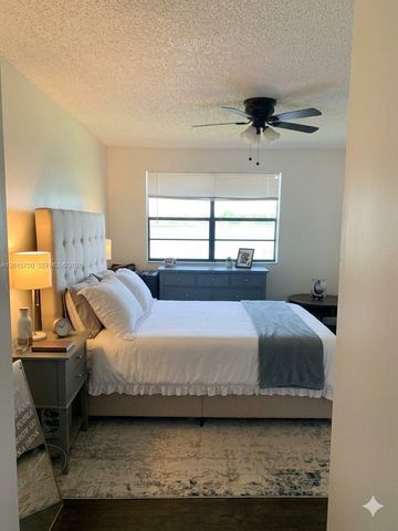 341 Ives Dairy Rd 341-06, Miami, FL 33179