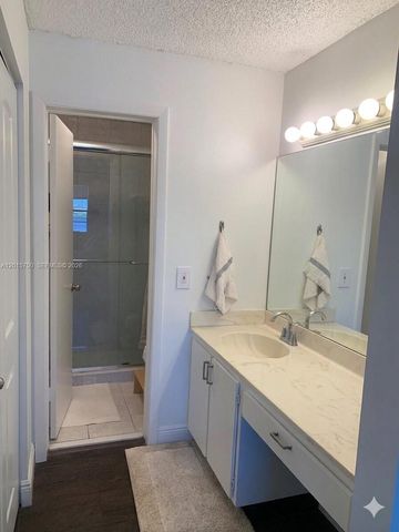 341 Ives Dairy Rd 341-06, Miami, FL 33179