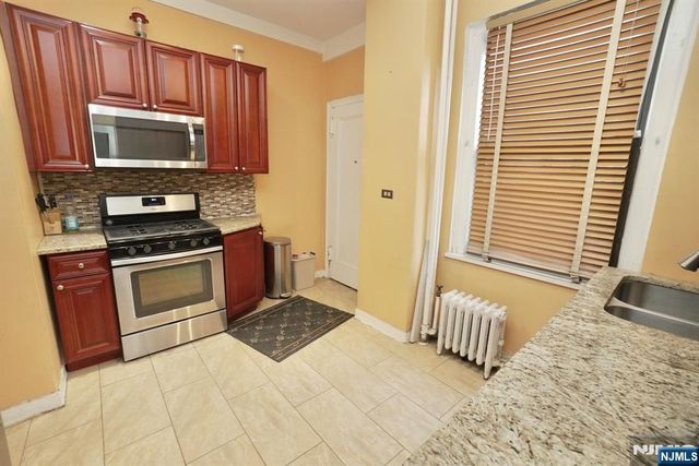 363-377 Mount Prospect 2AW, Newark, NJ 07104