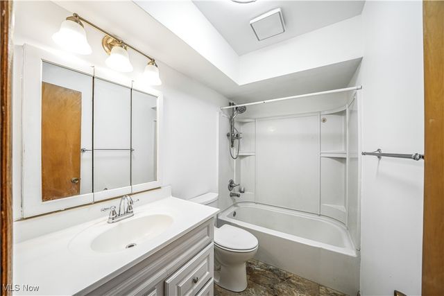 2144 Echo Road, Stow, OH 44224