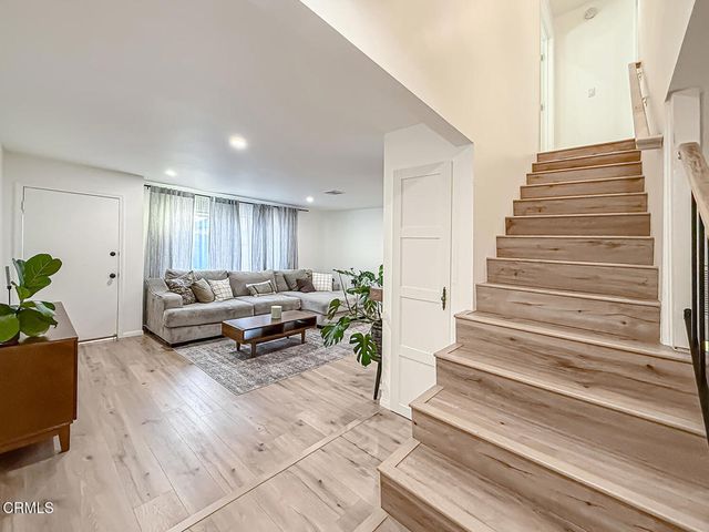 5465 Newcastle Avenue 6, Encino, CA 91316
