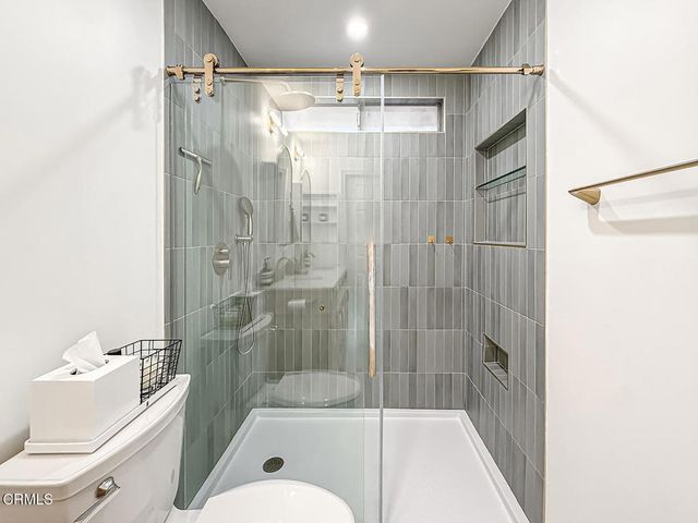 5465 Newcastle Avenue 6, Encino, CA 91316
