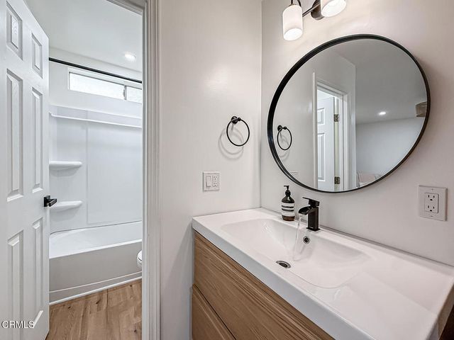 5465 Newcastle Avenue 6, Encino, CA 91316