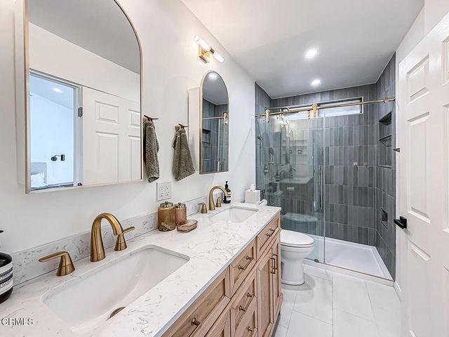 5465 Newcastle Avenue 6, Encino, CA 91316