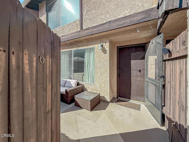 5465 Newcastle Avenue 6, Encino, CA 91316