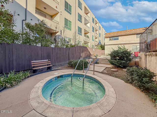 5465 Newcastle Avenue 6, Encino, CA 91316