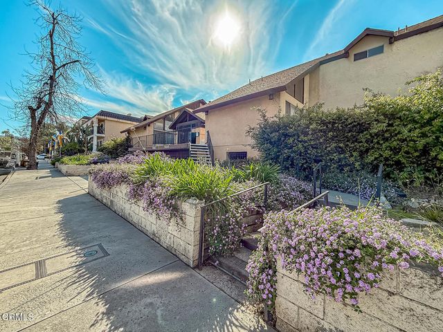5465 Newcastle Avenue 6, Encino, CA 91316