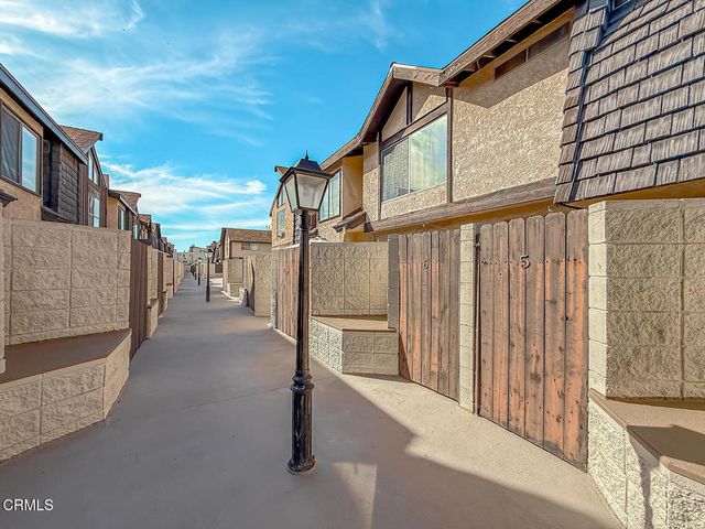 5465 Newcastle Avenue 6, Encino, CA 91316