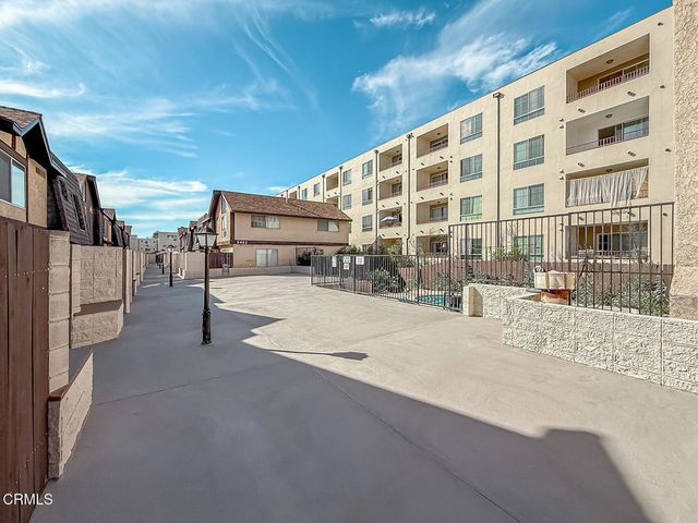 5465 Newcastle Avenue 6, Encino, CA 91316