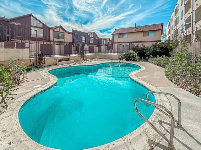 5465 Newcastle Avenue 6, Encino, CA 91316