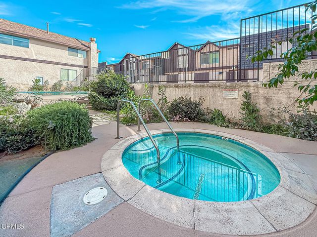 5465 Newcastle Avenue 6, Encino, CA 91316