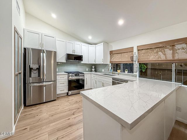 5465 Newcastle Avenue 6, Encino, CA 91316