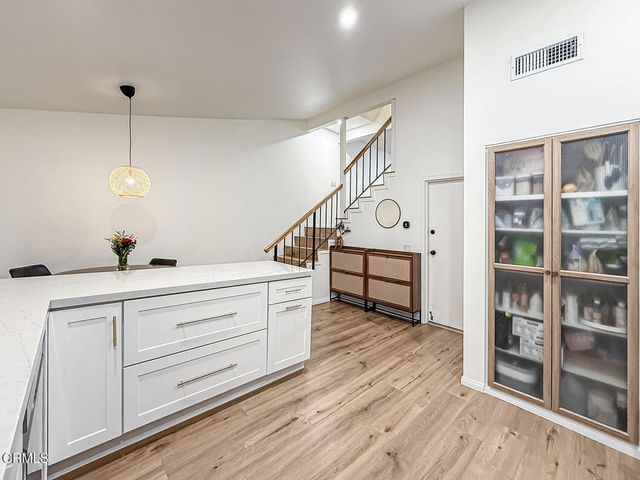 5465 Newcastle Avenue 6, Encino, CA 91316