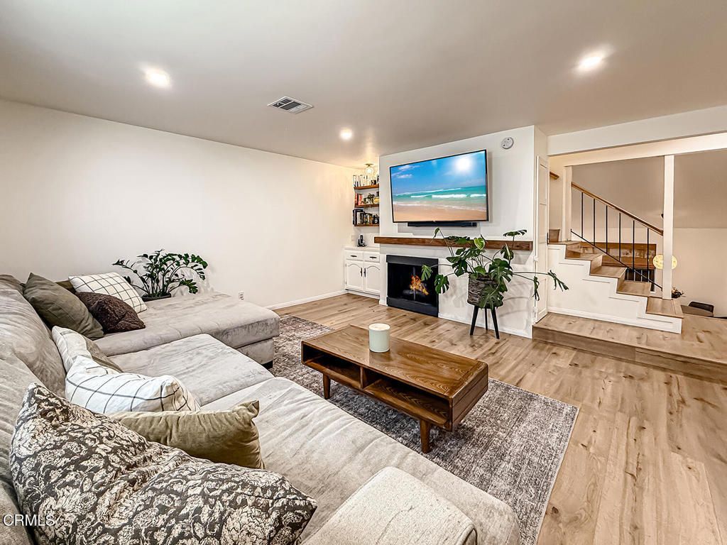 5465 Newcastle Avenue 6, Encino, CA 91316
