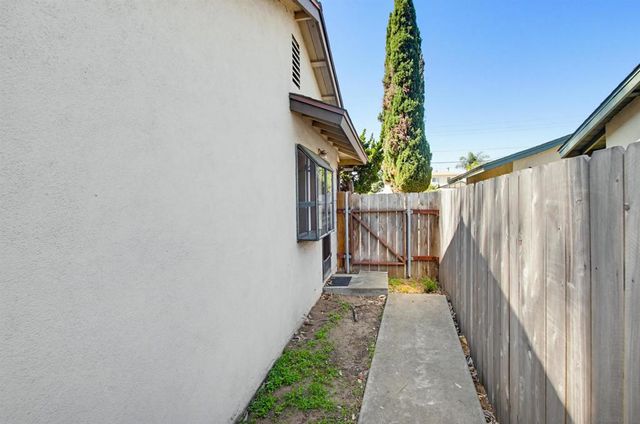 5409 Limerick Ave, San Diego, CA 92117