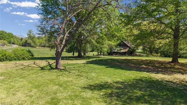 3724 Smitherman Road, East Bend, NC 27018