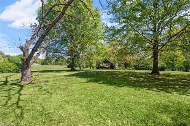 3724 Smitherman Road, East Bend, NC 27018