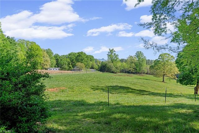 3724 Smitherman Road, East Bend, NC 27018