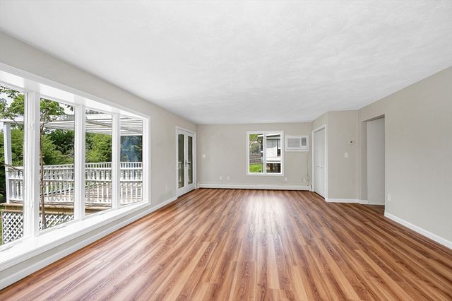 13 Mount Ave, Worcester, MA 01606
