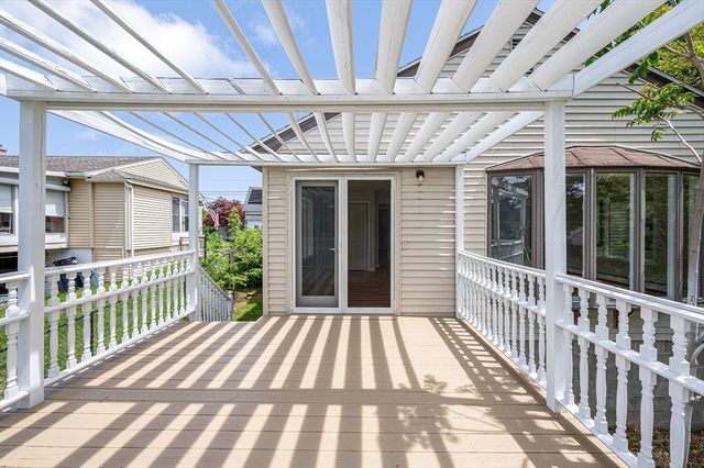 13 Mount Ave, Worcester, MA 01606