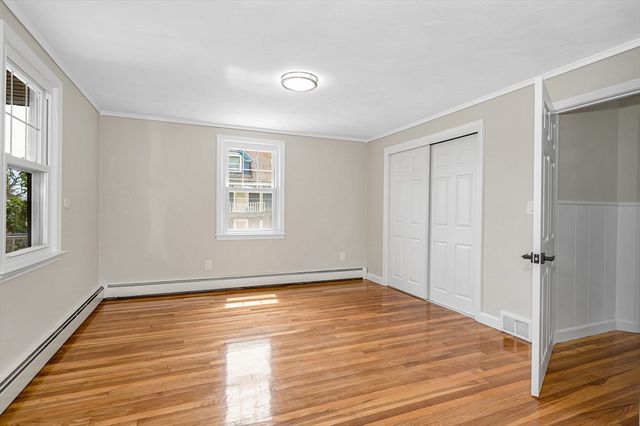 13 Mount Ave, Worcester, MA 01606