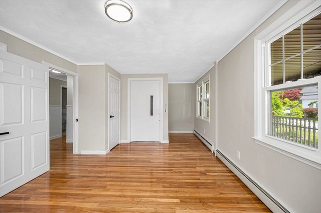 13 Mount Ave, Worcester, MA 01606