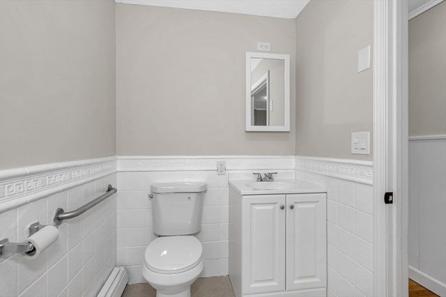 13 Mount Ave, Worcester, MA 01606