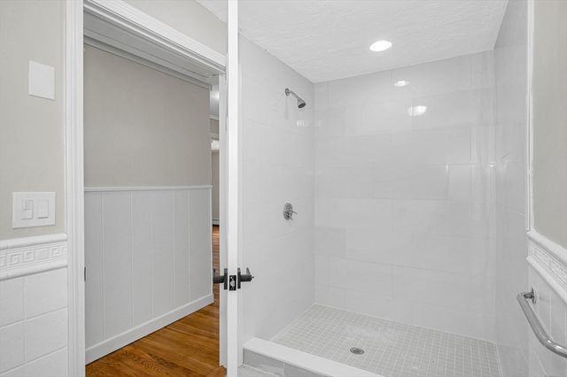 13 Mount Ave, Worcester, MA 01606
