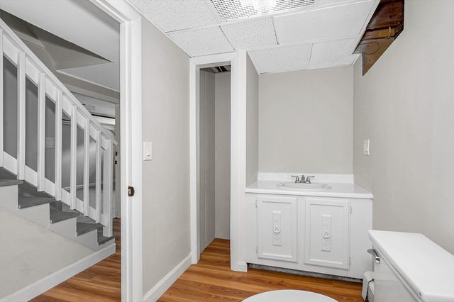 13 Mount Ave, Worcester, MA 01606