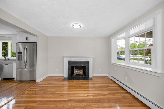13 Mount Ave, Worcester, MA 01606