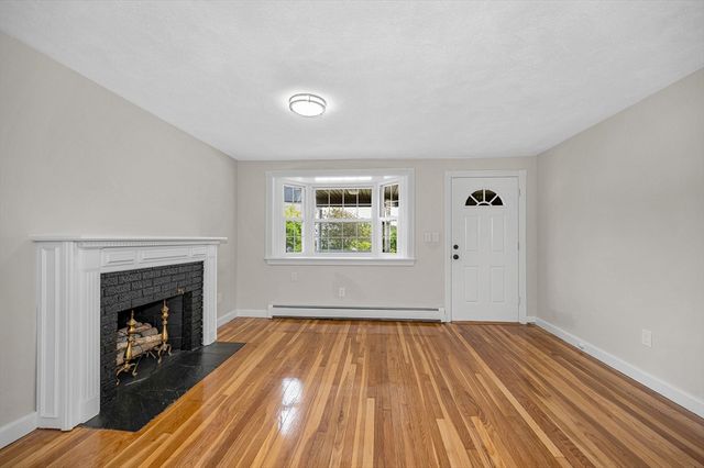 13 Mount Ave, Worcester, MA 01606