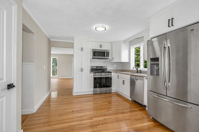 13 Mount Ave, Worcester, MA 01606
