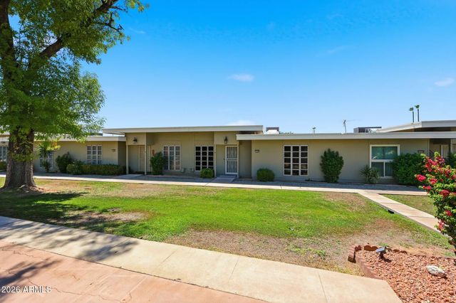10040 W LANCASTER Drive, Sun City, AZ 85351