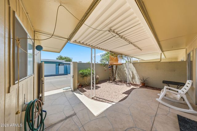 10040 W LANCASTER Drive, Sun City, AZ 85351
