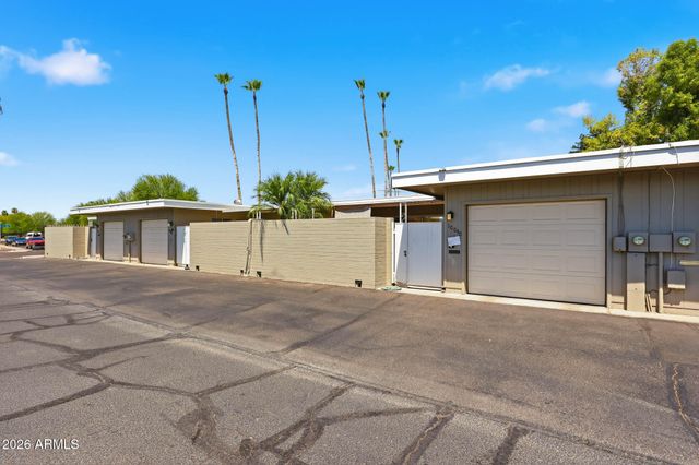 10040 W LANCASTER Drive, Sun City, AZ 85351