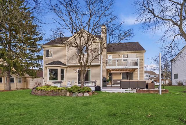 2936 Sandalwood Road, Buffalo Grove, IL 60089