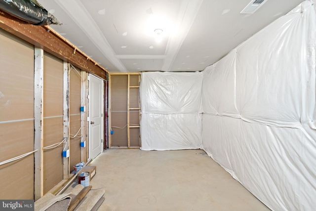 812 LORD FAIRFAX ST, Charles Town, WV 25414