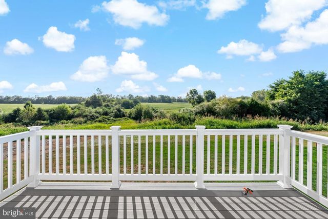 812 LORD FAIRFAX ST, Charles Town, WV 25414