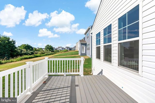 812 LORD FAIRFAX ST, Charles Town, WV 25414