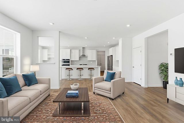 812 LORD FAIRFAX ST, Charles Town, WV 25414