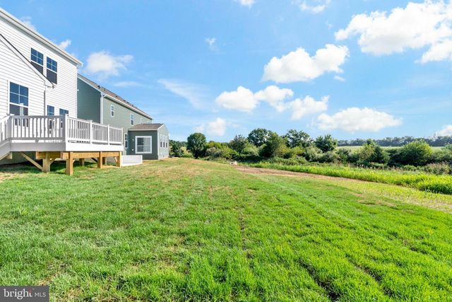 812 LORD FAIRFAX ST, Charles Town, WV 25414