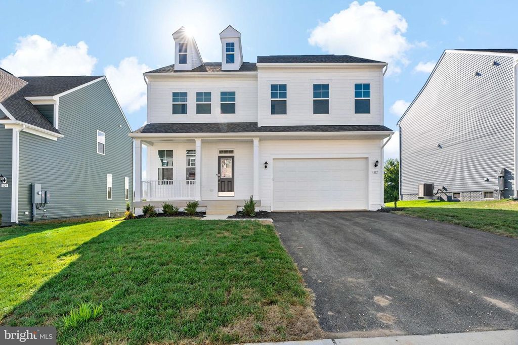 812 LORD FAIRFAX ST, Charles Town, WV 25414